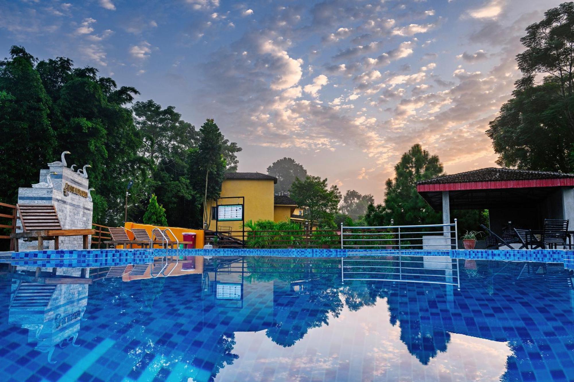 Kc'S Home Sauraha Exteriör bild